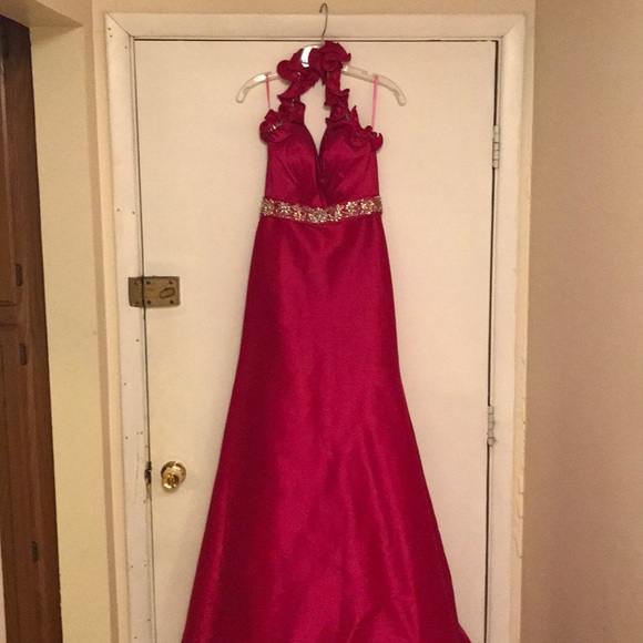 Gown - Picture 1 of 6